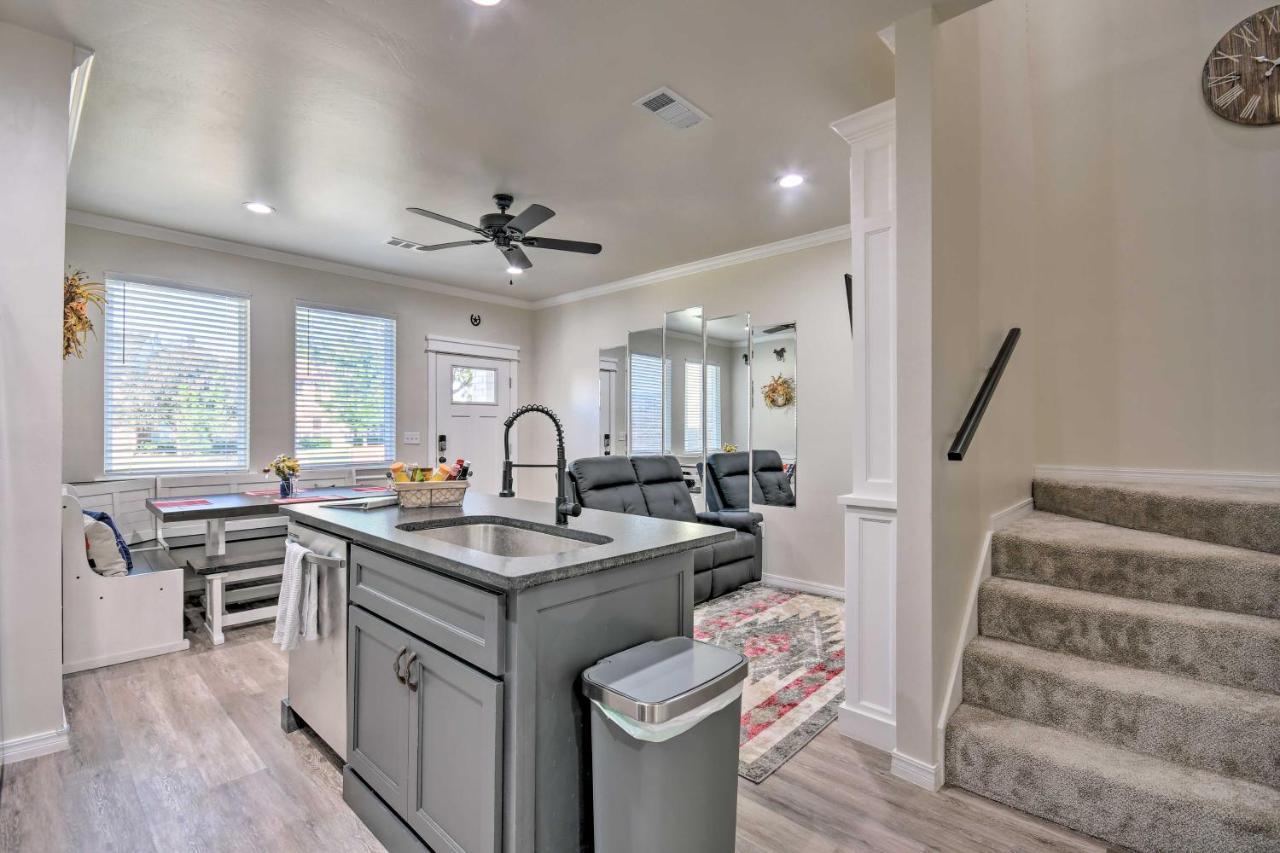 Bright Amarillo Townhome Near Parks And Town! Extérieur photo